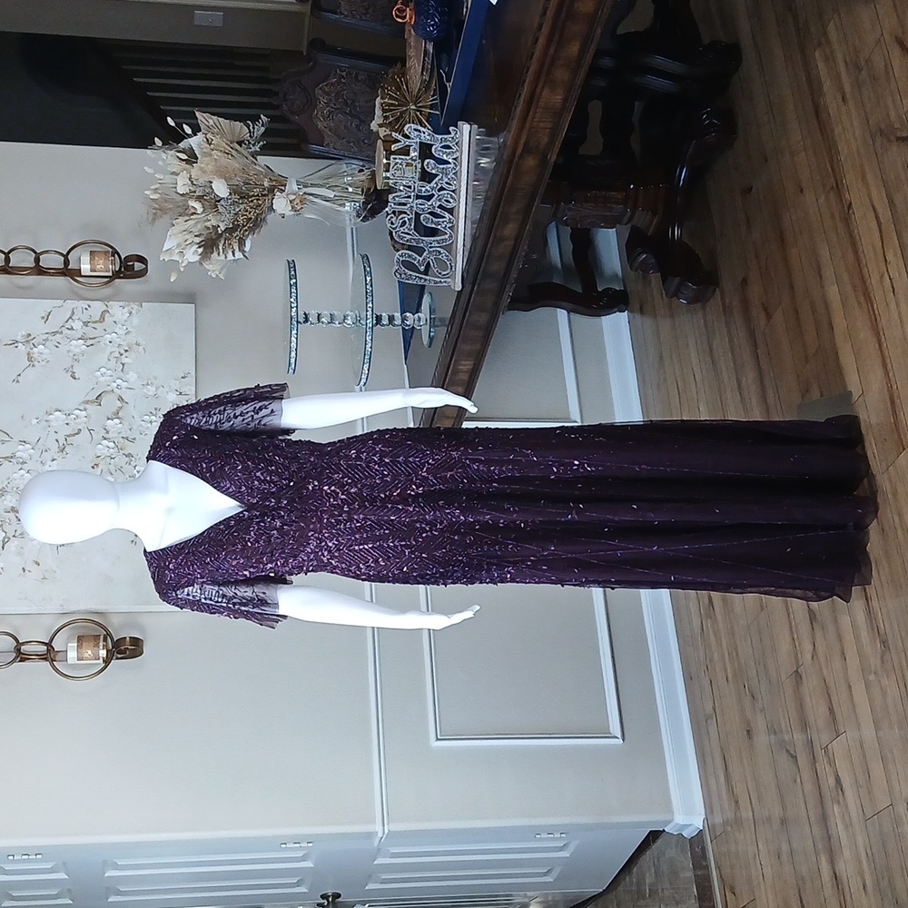 Mac Duggal Purple Embellished Flutter Sleeve Formal Floor-Length Gown. Size 6 - Picture 6 of 17
